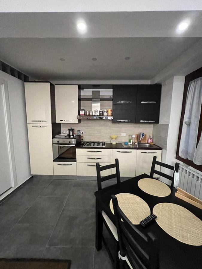 Free ParkingAppartamento Angolo Di Relax!!! Rivoli  Luaran gambar