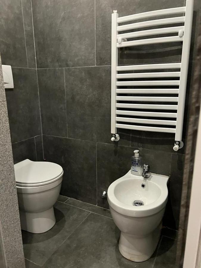 Free ParkingAppartamento Angolo Di Relax!!! Rivoli  Luaran gambar